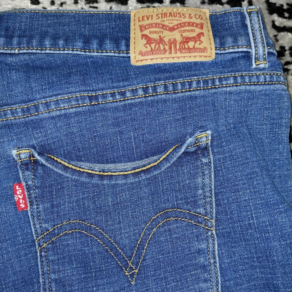 Levi’s Classic Blue Denim Shorts Size 31 High Rise Mom Shorts Mid Length